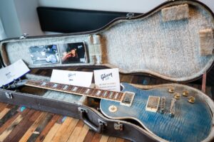 blue les paul electric guitar in case